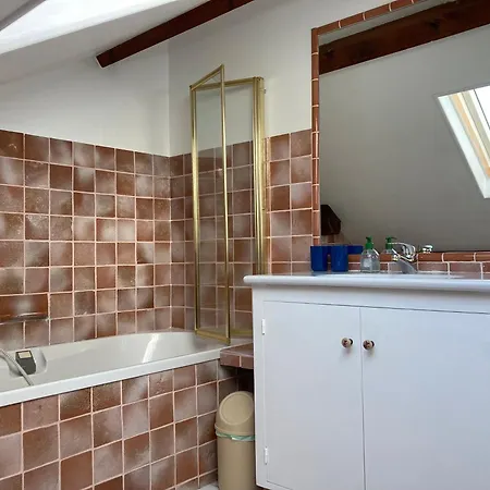Sous Le Bon Toit Bed & Breakfast *