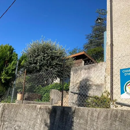 Sous Le Bon Toit Bed & Breakfast