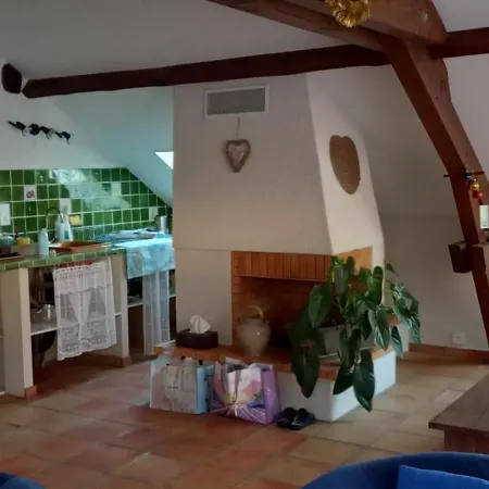 Sous Le Bon Toit Bed & Breakfast 3*